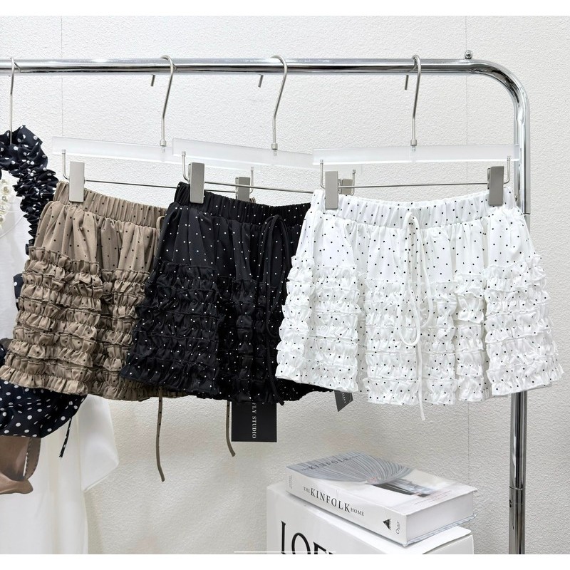 Polka dot mini skirt  กระโปรงสั้นระบายชั้นถี่ๆ