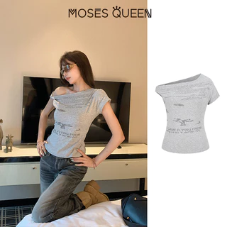 < MOSESQUEEN > เสื้อยืดแขนสั้นพิมพ์ลายตัวอักษรสำหรับผู้หญิง ดีไซน์ไหล่เอียงไม่สมมาตร เหมาะสำหรับการแต่งตัวทุกวันและวันหยุด #63657