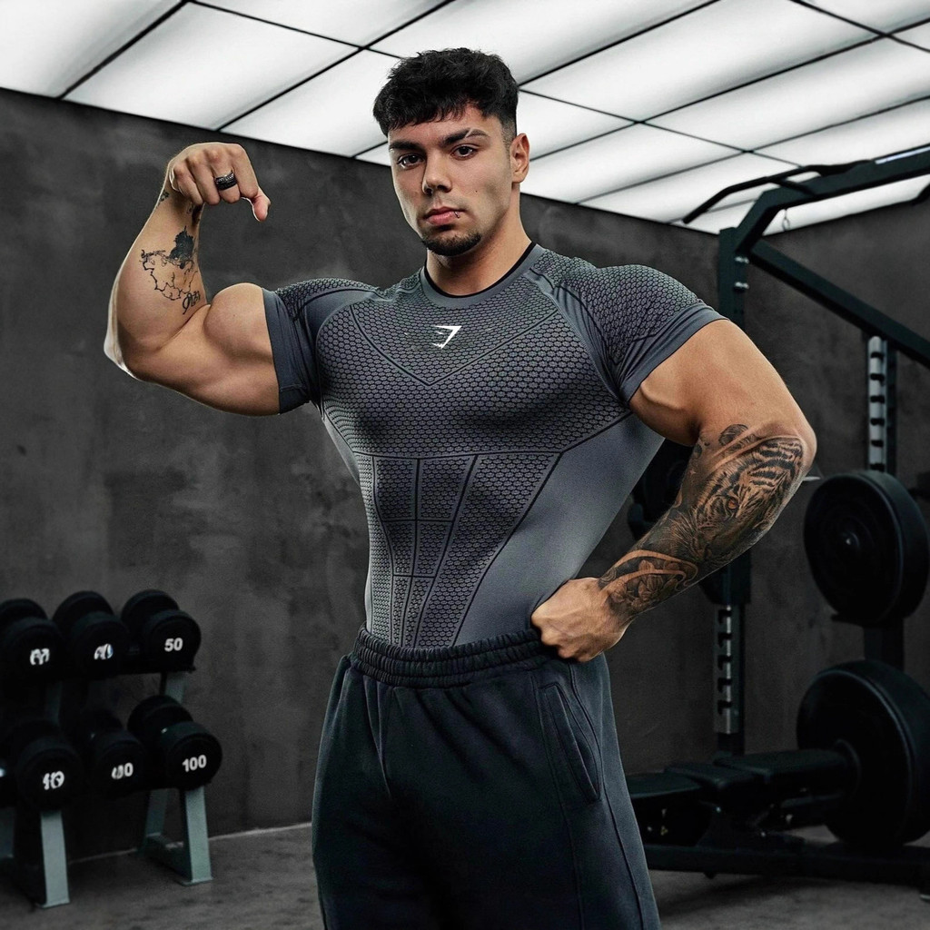 เสื้อยืดGYMSHARK สำหรับผู้ชาย แห้งเร็ว และยืดหยุ่น ใช้วิ่งและปั่นจักรยาน