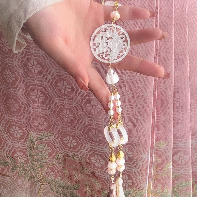กระโปรงหน้าม้า สไตล์จีน Hanfu กับดีไซน์ Pressed Lapel และพู่เอวแบบโบราณ
