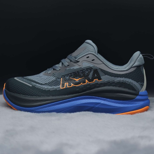 รองเท้าวิ่ง Hoka Skyflow และ Clifton 10