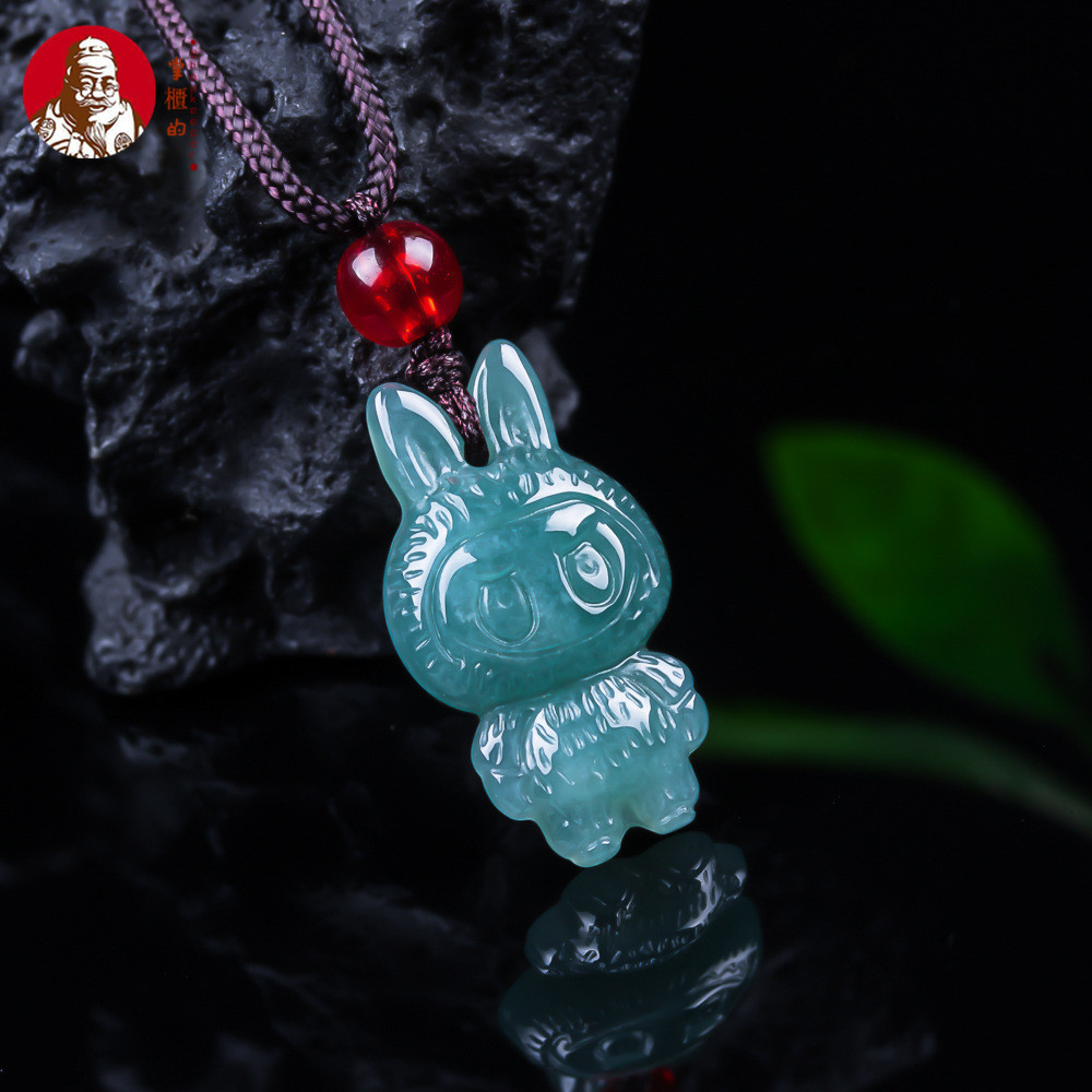 จี้ผ้า Jadeite ธรรมชาติ ขนาด 24.9 x 13.8 x 4.8 มม.พร้อมใบรับรอง