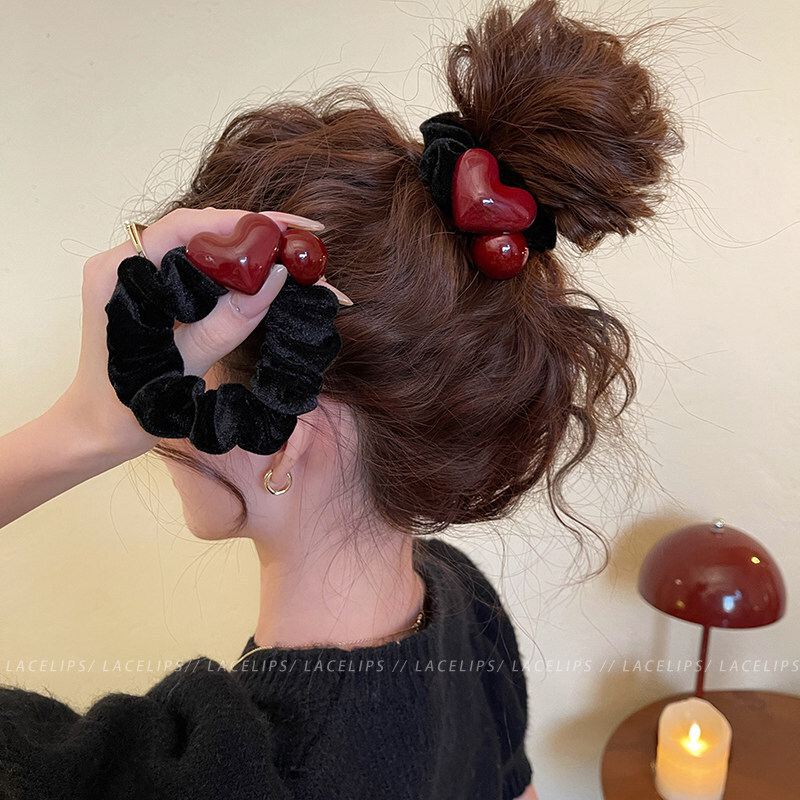 เชือกผม T Classy แบบหัวใจแดงและมีลูกปัดกำมะหยี่ สไตล์สำหรับสตรี