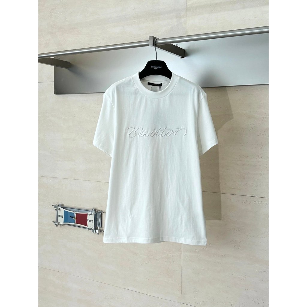 เสื้อยืดสีทึบแขนสั้น Louis Vuitton