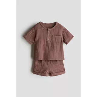 H&M(เอชแอนด์เอ็ม) ชุดเสื้อท่อนบนและกางเกงขาสั้น 2 ชิ้น เด็กทารก 1330585_1