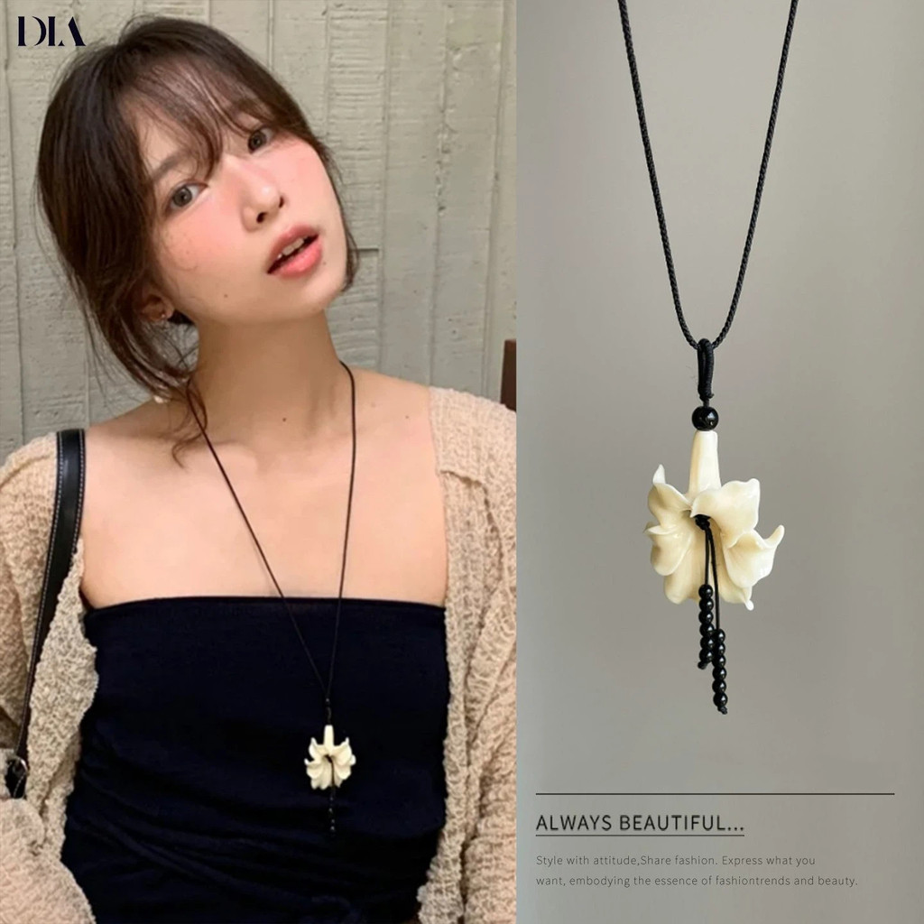 สร้อยคอจี้ดอกไม้สามมิติสีขาว ประดับลูกปัดและพู่โซ่ สำหรับผู้หญิง