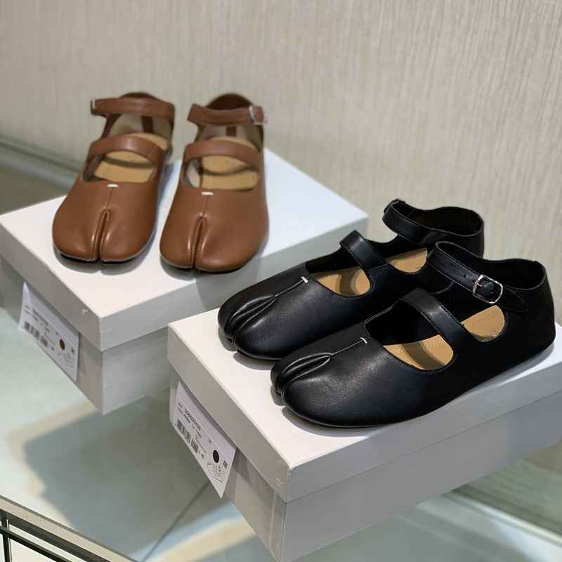 39QX MM6 Women's Mary Jane leather shoes＆ins Genuine leather soft-soled buckle strap split-toe horse