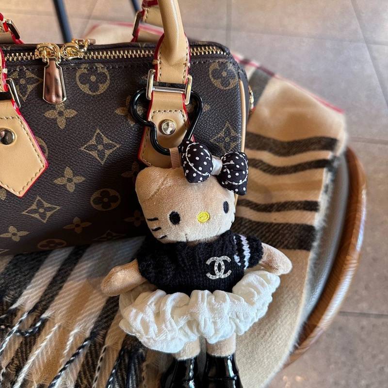 Handbag Pendant Women’s Exquisite High-Grade Classic Style Ornaments Black Leather Long Legs Kt gfiV ราคา ถูกที่สุด ดีลบีเคเค