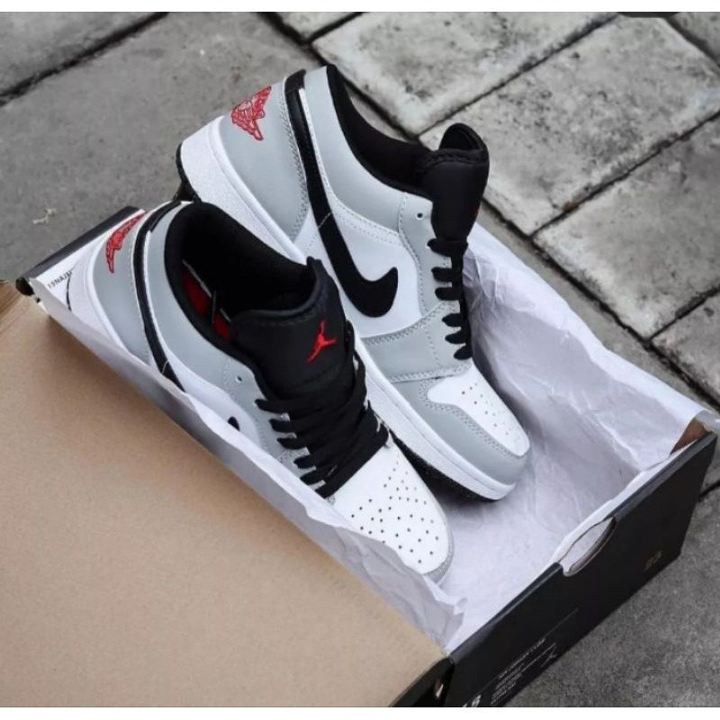 รองเท้า Jordans (Size 36-43) รองเท้าผ้าใบ Men Women Casual School Shoes