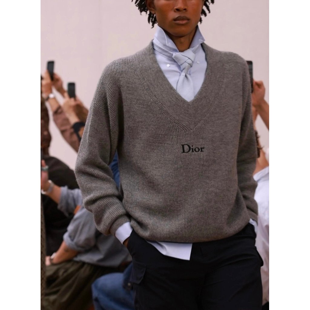 Burberry Dior คาร์ดิแกน Street Wear French Deep v คอเกลียวเย็บโลโก้ตัวอักษรโลโก้ขนาดเล็กปักดอกไม้โลโ
