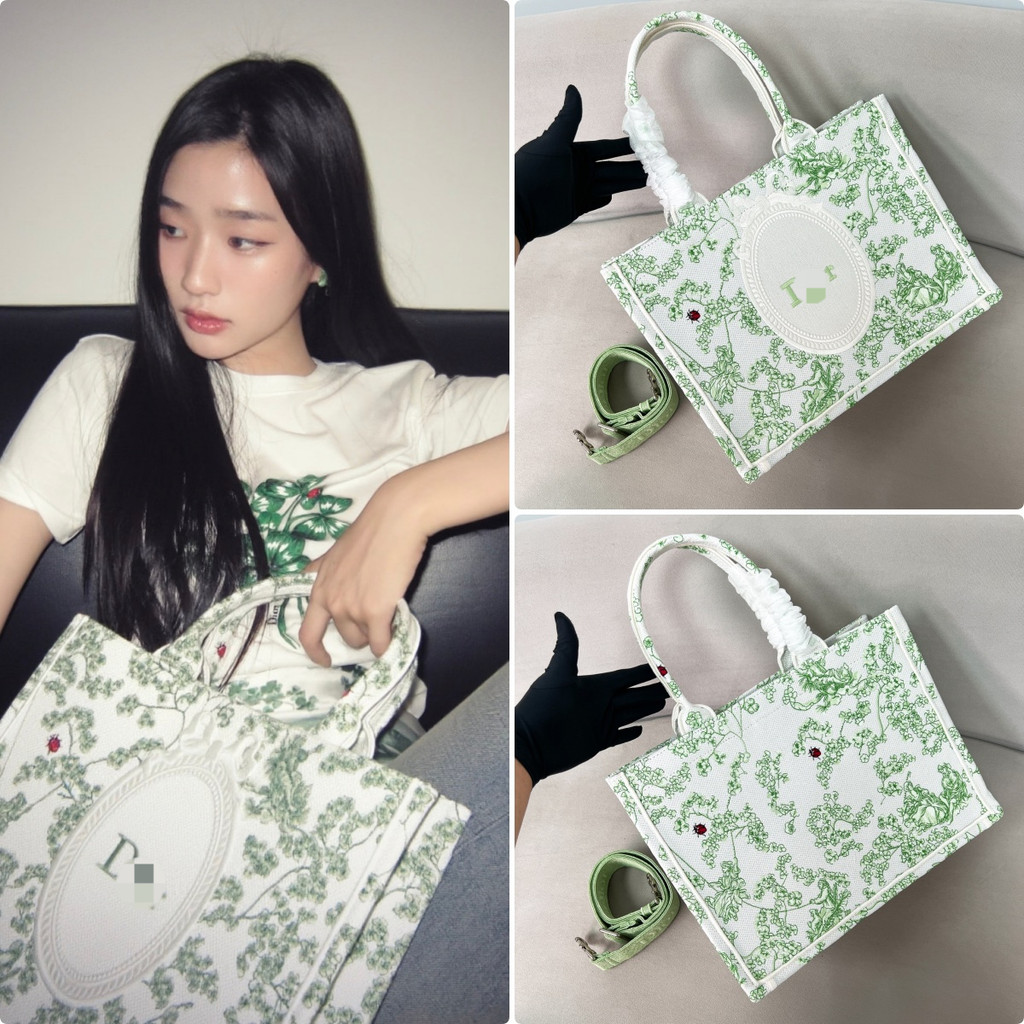 【ก่อนสั่งสอบถาม】ราคา8300/8600 DDD กระเป๋าผ้าแคนวาส Tote กระเป๋าผู้หญิง กระเป๋าโท้ท ปักลายโคลเวอร์+เต