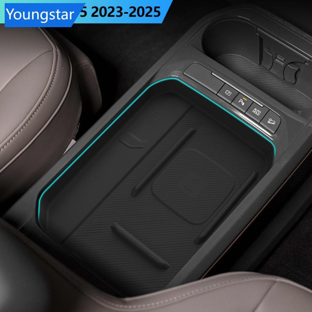 FYY ภายในรถแดชบอร์ดไร้สายชาร์จเสื่อแผ่นป้องกันแผ่นซิลิโคนสําหรับ Kia EV5 2023-2025 ลื่นฝุ่น