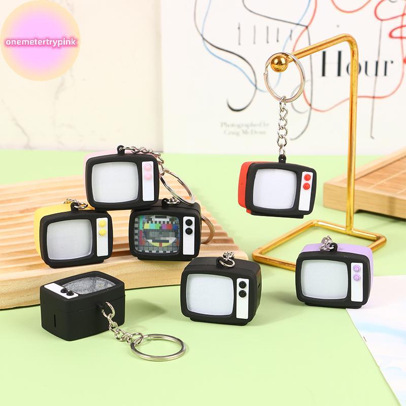 ONEPINK Mini Vintage TV Set พวงกุญแจจําลอง LED Sound TV Model Keyring Creative โทรทัศน์ Key Holder จ