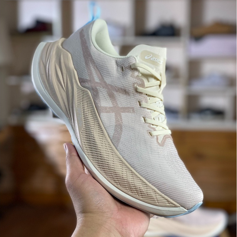 Asics SuperBlast ผู้ชายและผู้หญิงรองเท้าวิ่ง SuperBlast 2 กันกระแทกรองเท้ากีฬาน้ําหนักเบา 1013A127-1