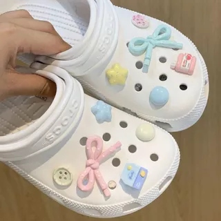 รองเท้า Dopamine Star Bow Hole กับปุ่มรองเท้า DIY ลายดอกไม้น่ารัก สามารถถอดเปลี่ยนได้