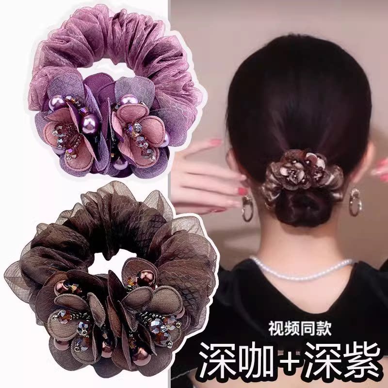 ผม Tying วัยกลางคนแม่ของขวัญหัวดอกไม้แถบคาดศีรษะ 35 ถึง 50 ปี Tying ผม Tying ผม Ball ผม Tying ผม Tyi