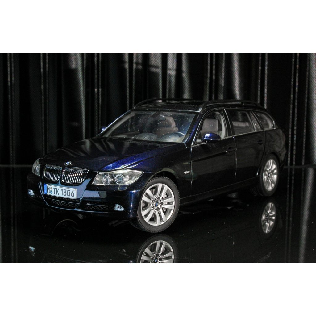 Jingshang BMW Three Series Travel Car Model 1 18 Original Jingshang 1: 18 BMW 3 Series Travel 330i T