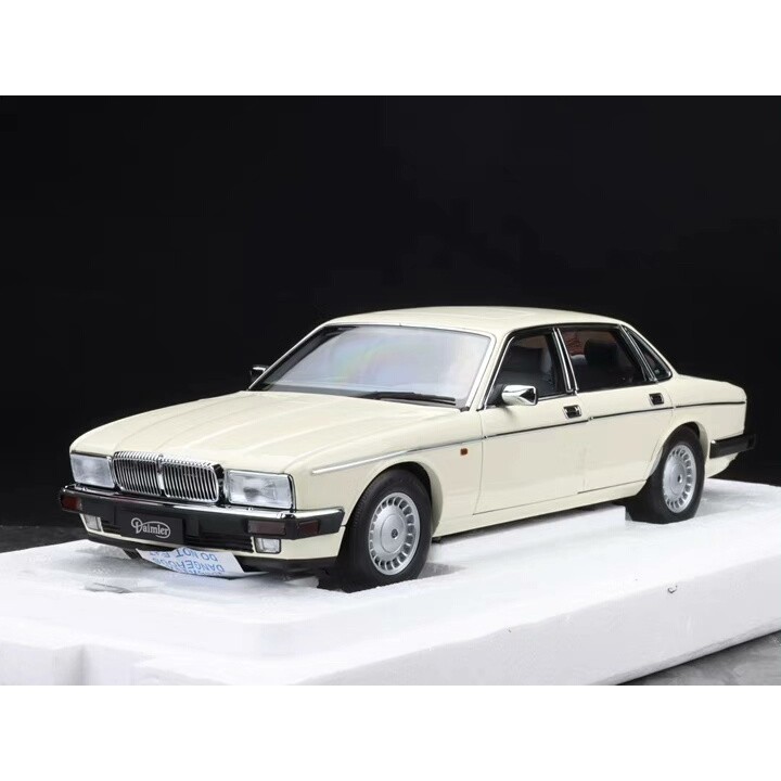 [Orphan] เกือบจริง AR ชอบจริง 1: 18 Jaguar XJ6 XJ40 โมเดลการขับขี่แบบเต็มโลหะผสมสีขาว