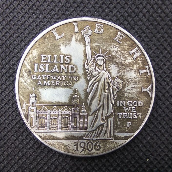 Io Hong Kong ของแท้ 1906 รูปปั้นของสะสม Liberty Limited Edition สนับสนุนเครื่องประดับประเมิน 4/* 17+