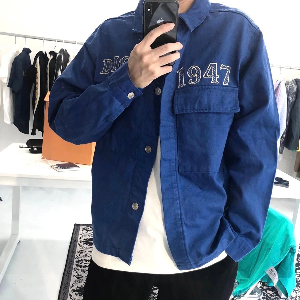 แจ็คเก็ตยีนส์ Dior x Stussy สำหรับผู้ชาย สไตล์เรโทร ลายพิมพ์ปักปี 1947 ทรงโอเวอร์ไซซ์ เหมาะสำหรับฤดู