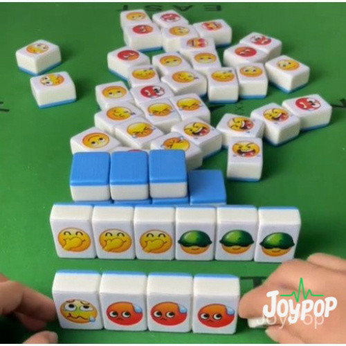 คลังสินค้าพร้อม Sanrio Mountains และ Seas Classics Mahjong Expression เกมกระดานกระดานหมากรุกปฏิสัมพั