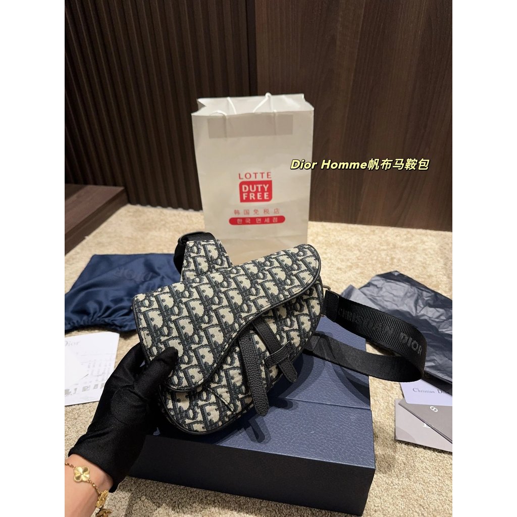 กระเป๋าอานผ้าใบ DIOR Homme