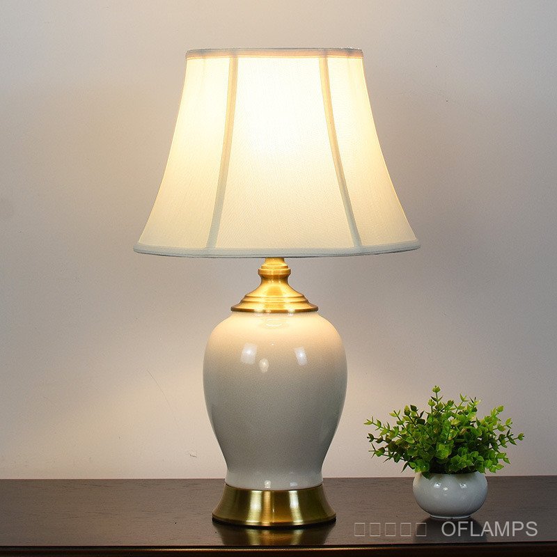 Light Luxury American Country Style Table Lamp Bedroom Nightstand Lamp Cozy Fabric Ceramic Table Lam