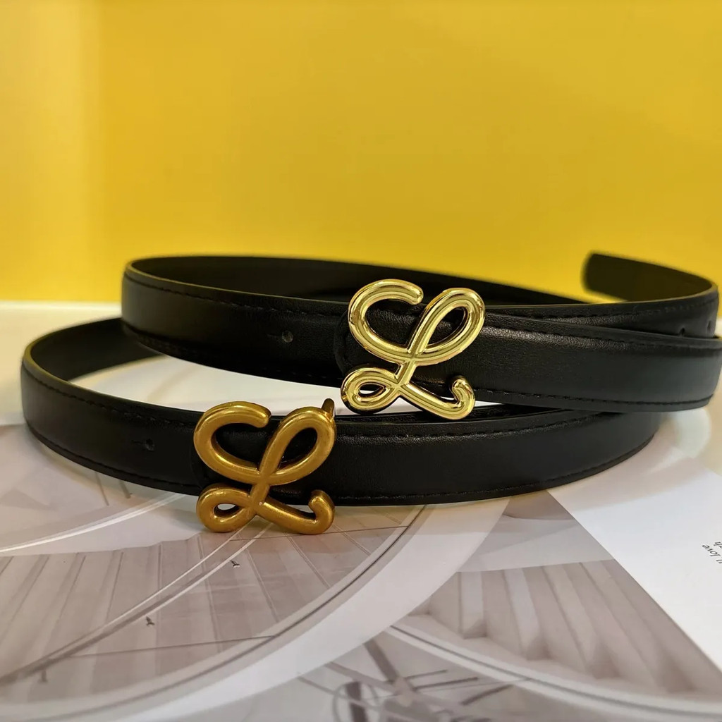 เข็มขัดLOEWE7022 ออกแบบใหม่ ตกแต่งด้วยลายอักษร ใส่ได้ทั้งกระโปรงและกางเกงยีนส์ ทันสมัยและเหมาะกับทุก