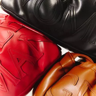 [เอาท์เล็ท]GENTLE WOMAN Soléa Bag กระเป๋าเกี๊ยว Dumpling drawstring Bag กระเป๋าหนัง gentlewomen กระเป๋า