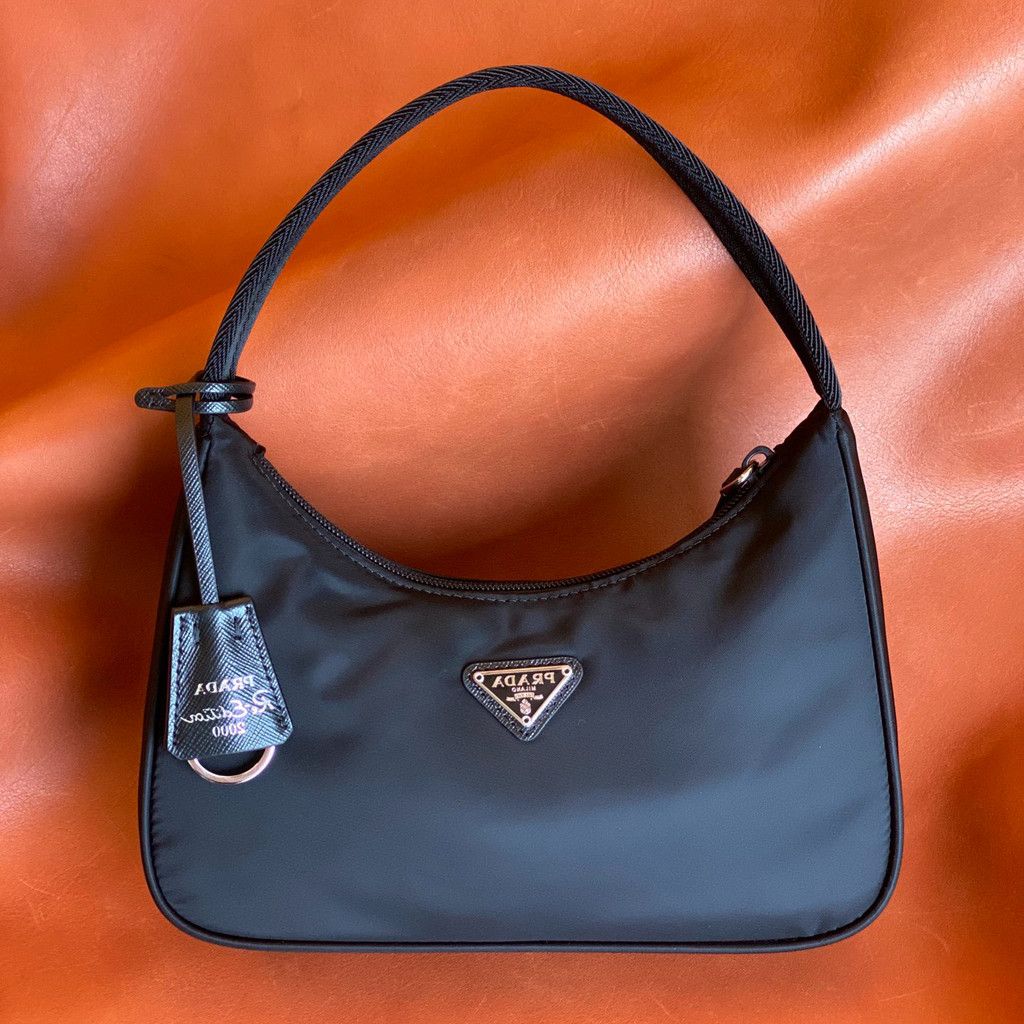 VIP Quality ราคา3000 PPPP Hobo กระเป๋าใต้วงแขน วัสดุผ้าร่มชูชีพนำเข้า size22*12*6.5cm