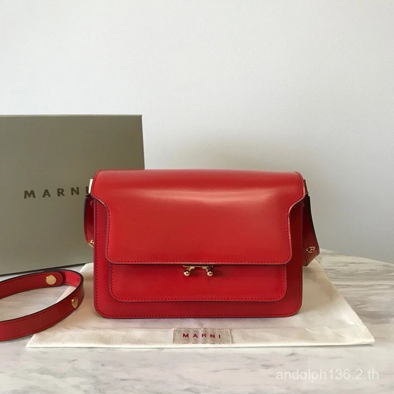 บัตรคอลเล็กชัน MARNI (มาร์นิ) ครอบครัว Castiglioni ปี 1994 พร้อมกระเป๋าหนังสีแดงสไตล์จีน