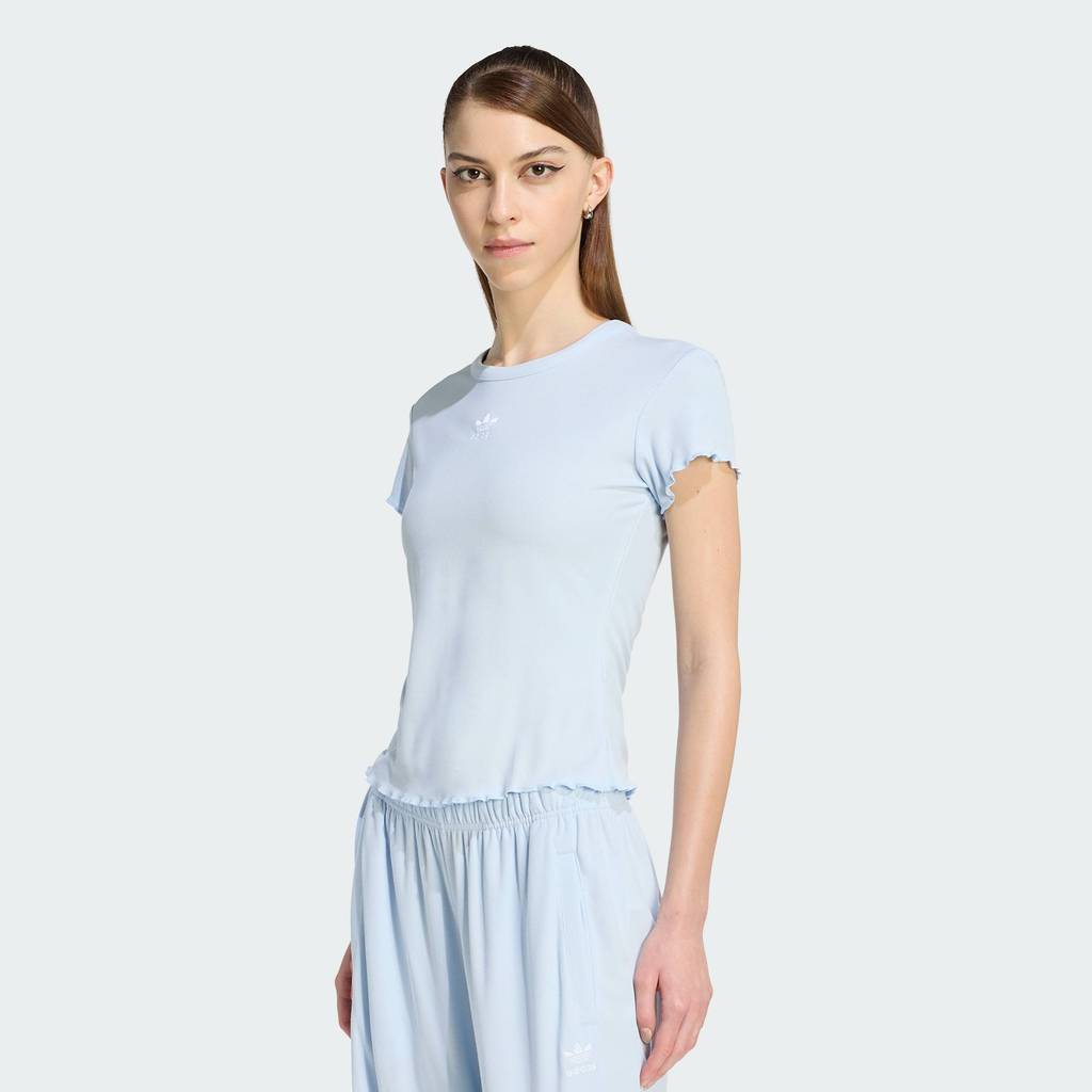 adidas ไลฟ์สไตล์ เสื้อยืดทรงสั้นดีไซน์ขอบหยัก ESSENTIALS ผู้หญิง สีน้ำเงิน KE1108