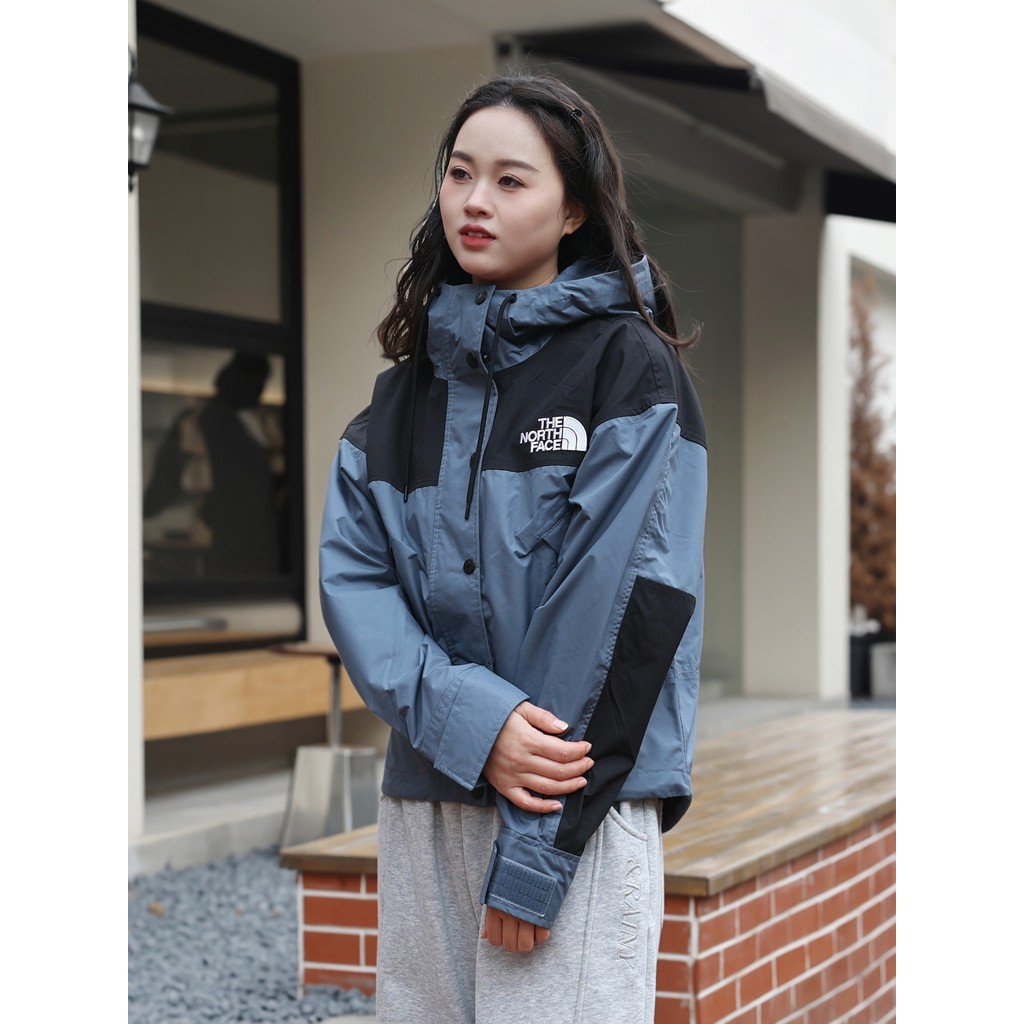 The North Face เสื้อแจ็คเก็ตผู้หญิง กันน้ําและกันลม แบบมีฮู้ด รหัส 8FZR