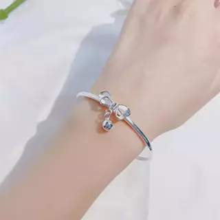 สร้อยข้อมือกระดิ่งปรับได้ ดีไซน์โบว์เงินโลหะ เหมาะสำหรับนักเรียนหญิง ของขวัญวันเกิด