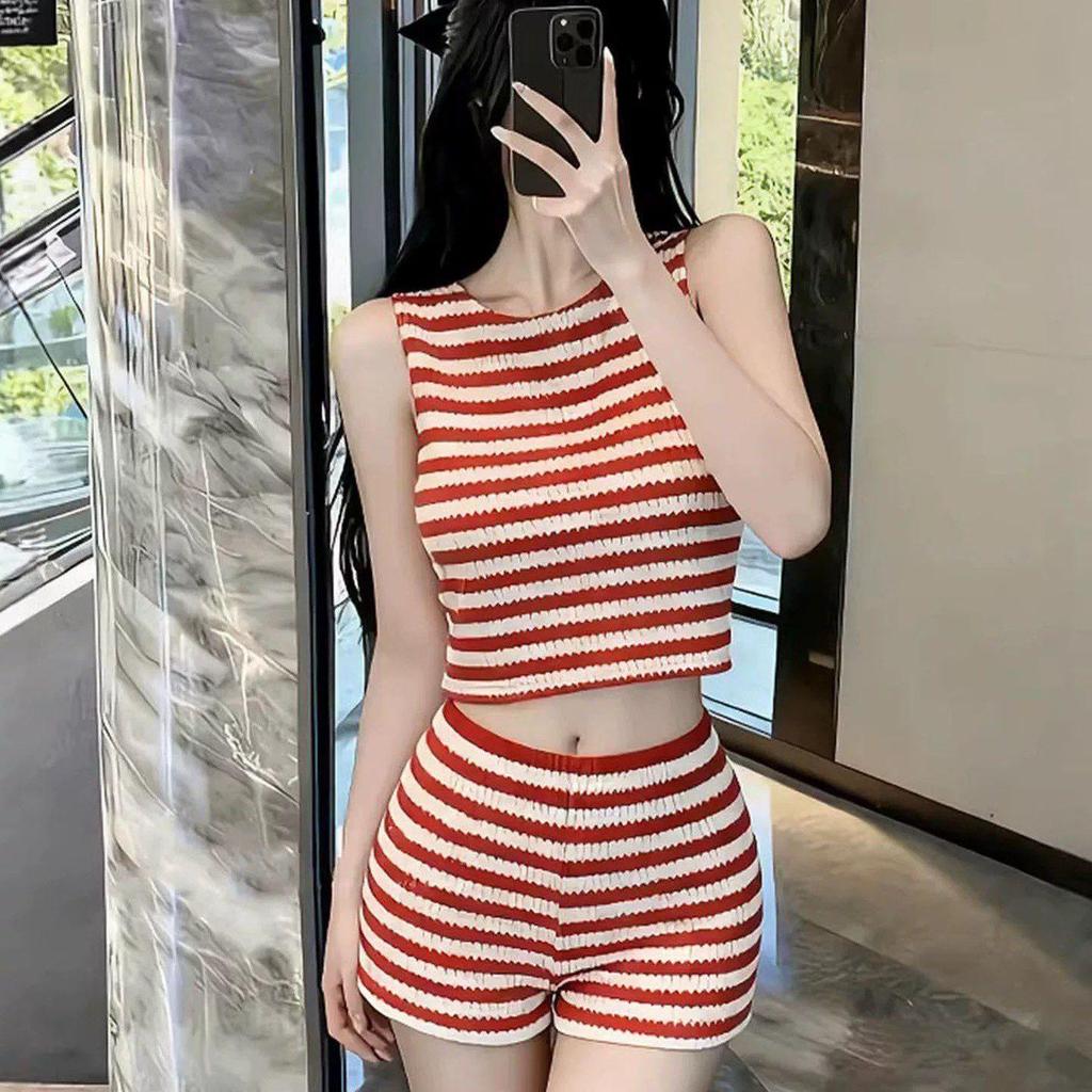 ชุดวันหยุดพักผ่อนสตรี สไตล์เรียบหรู ชุดสองชิ้น รูปที่ 6
