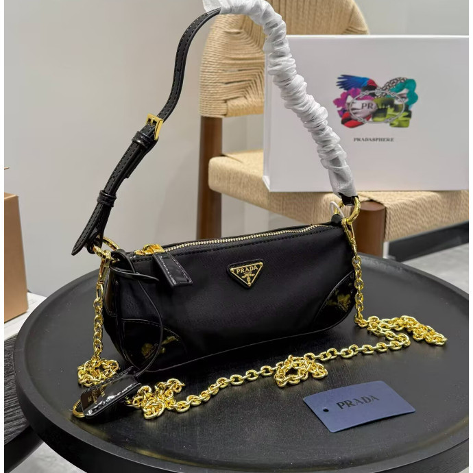 PRADA Nylon Gold Chain กระเป๋าสะพายข้างสไตล์อินฟลูเอนเซอร์ สำหรับผู้หญิง