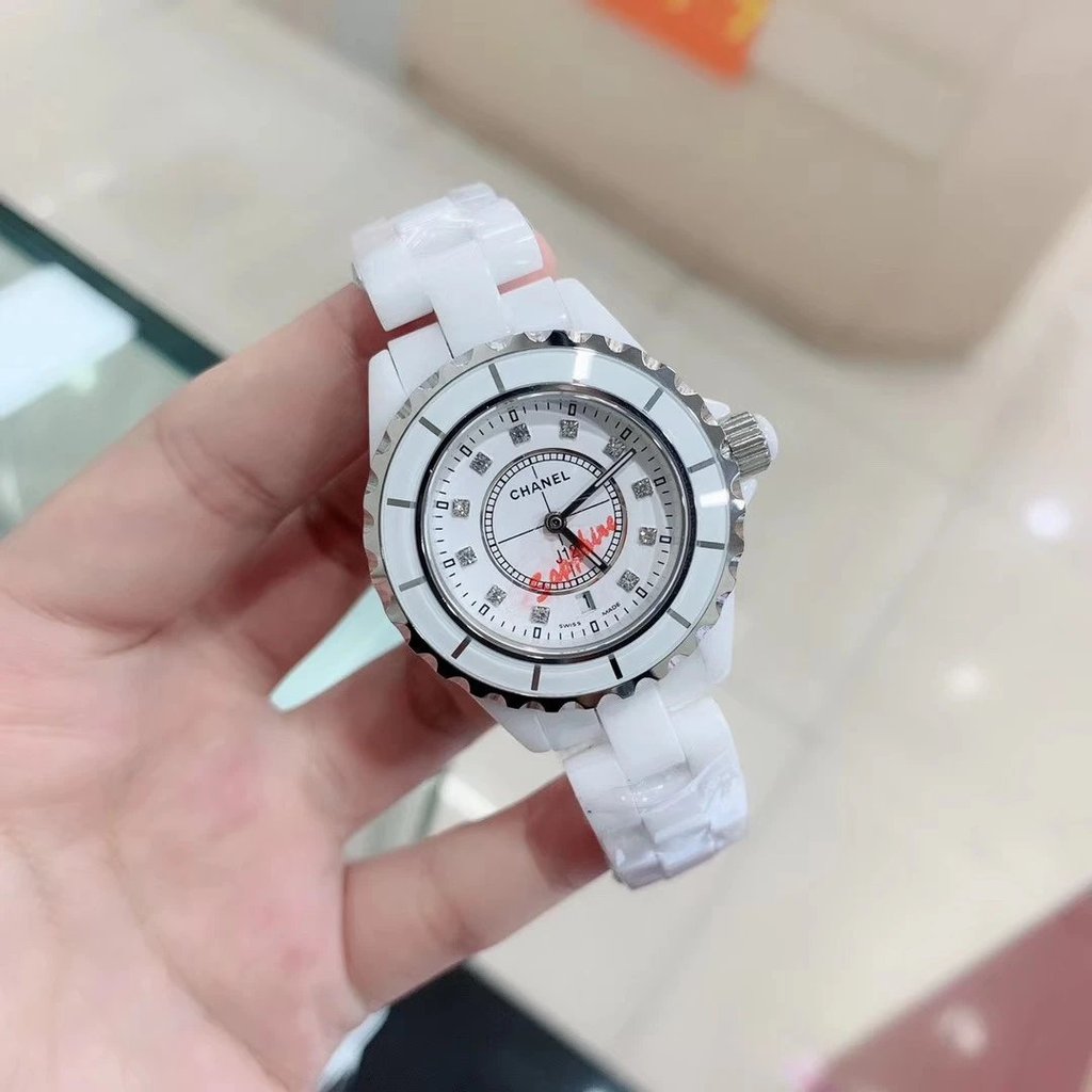 CHANEL • CHANEL #J12 #
สายรัดเคส เซรามิกที่มีความแม่นยําสูงไฮเทคที่ใช้ทั้งหมดพร้อมกระจกแซฟไฟร์คุณภาพ