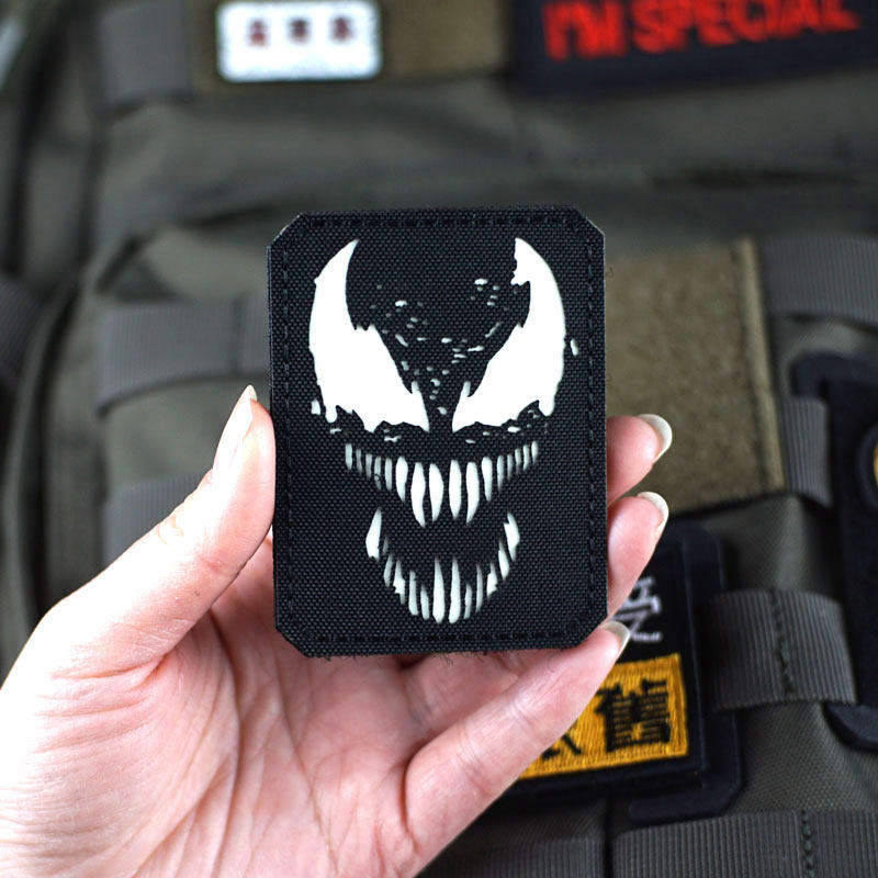 Marvel Heroes Venom Venom Venom Venom Venom เลเซอร์ตัด Luminous Morale Badge Armband Creative กระเป๋