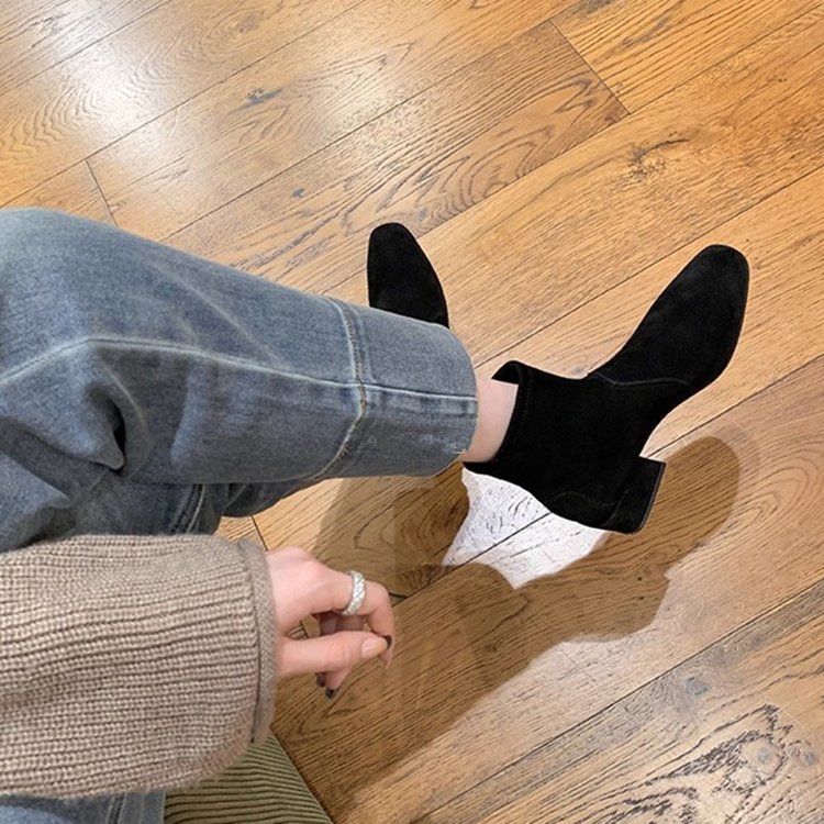 รองเท้าแฟชั่นสีดำส้นหนา ทรงท่อสั้นแขน สไตล์ใหม่สำหรับฤดูใบไม้ร่วงและหนาว ใส่ได้ทุกวัน มีความทนทานและกันลื่น - รูปที่ 2