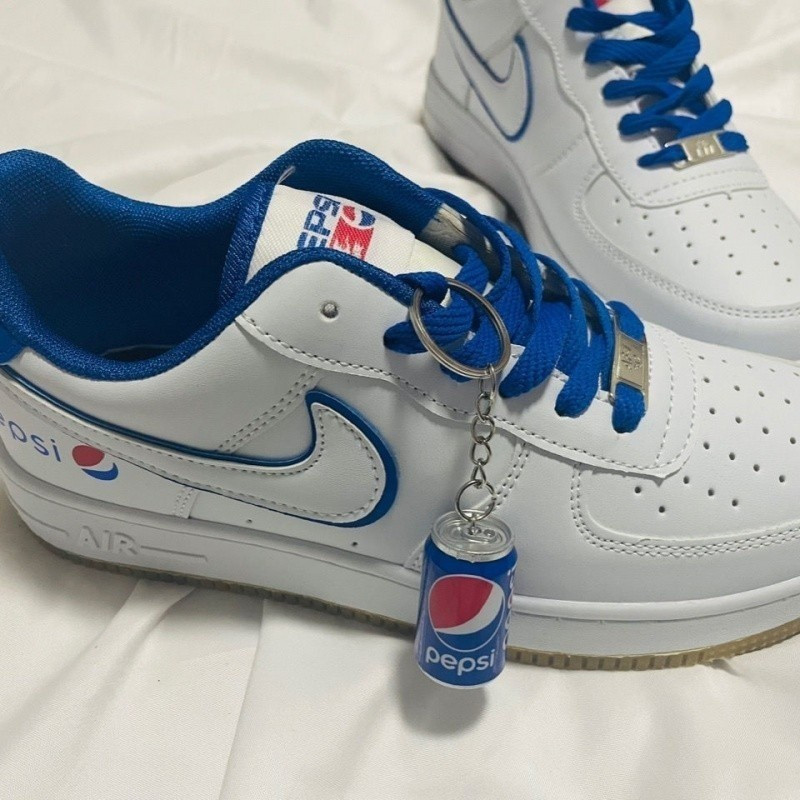 รองเท้าผ้าใบ Nike AF1 ลาย Pepsi และ Coca-Cola ออกแบบมาเพื่อกันลื่นและทนทาน