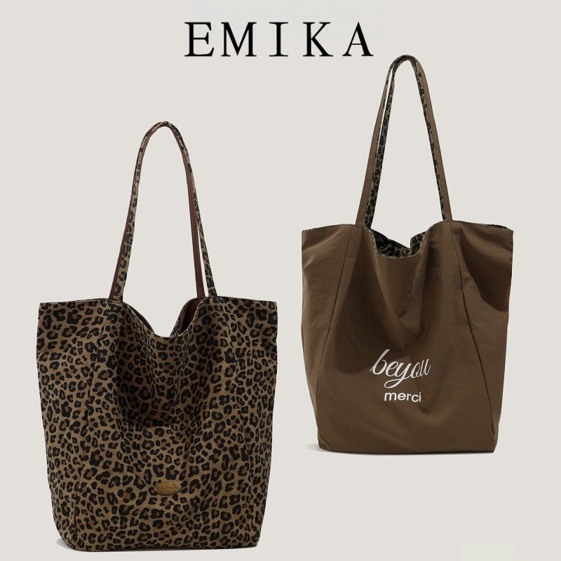 EMIKA กระเป๋าผ้าใบลายเสือดาว 2 ด้าน ขนาดใหญ่  พกพาสะดวก ทนทานสุดๆ กระเป๋าสะพายข้าง กระเป๋านักเรียน ใส่ipadได้
