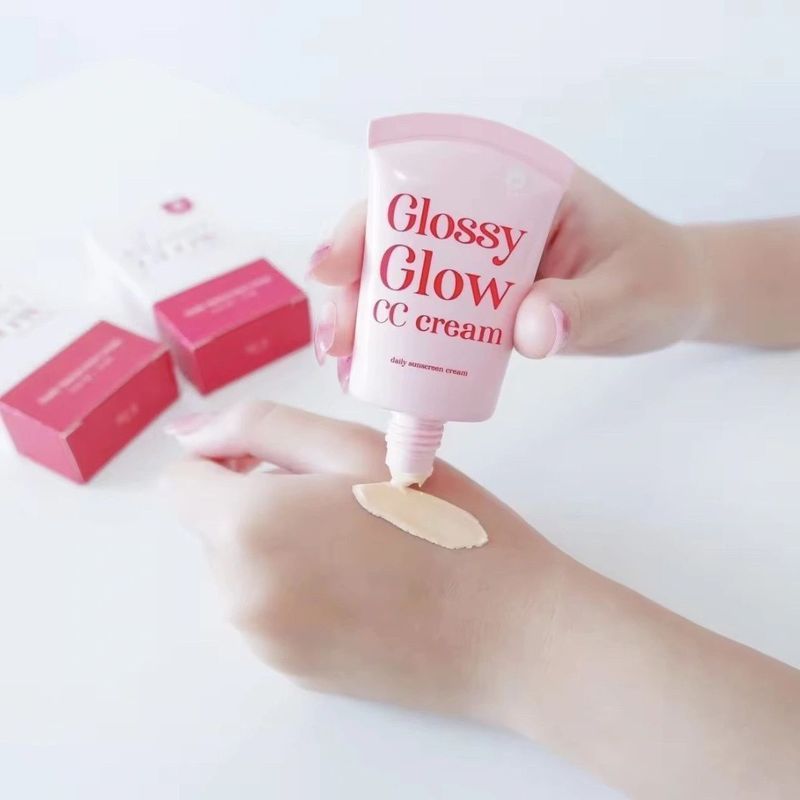 ประเทศไทยแท้ glossglow Brightening Liquid Foundation ครีมกันแดด BB น้ําหนักเบา spf50 Beauty Skin Car
