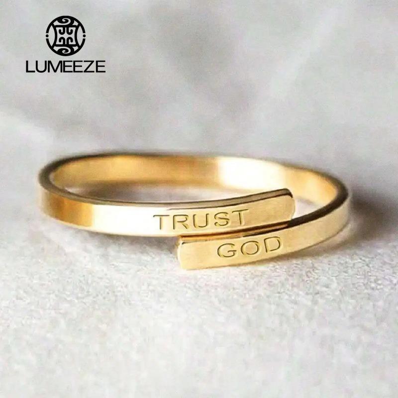 LUMEEZEE แกะสลัก "TRUST GOD" ปรับแหวนส่วนบุคคลแหวนสแตนเลสที่กําหนดเองสําหรับผู้หญิงผู้ชายเครื่องประด
