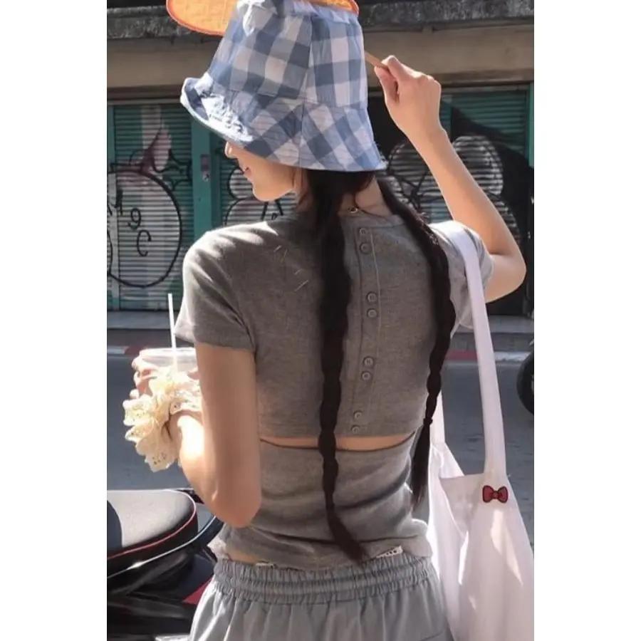 เสื้อครอปแขนสั้นทรงเข้ารูปเซ็กซี่สไตล์เกาหลีใหม่ สีเทา ดีไซน์เจาะรูสุดเก๋ ทันสมัยและมีสไตล์