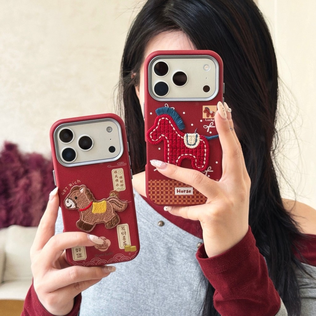 สไตล์จีนทําให้โชคลาภปักม้าปีใหม่สีแดงหนังPUเคสโทรศัพท์สําหรับiPhone 17Promax 12 13 14 15 16 Pro Max 17Proกันกระแทกผู้หญิงมือถือฝาครอบปลอก - รูปที่ 2