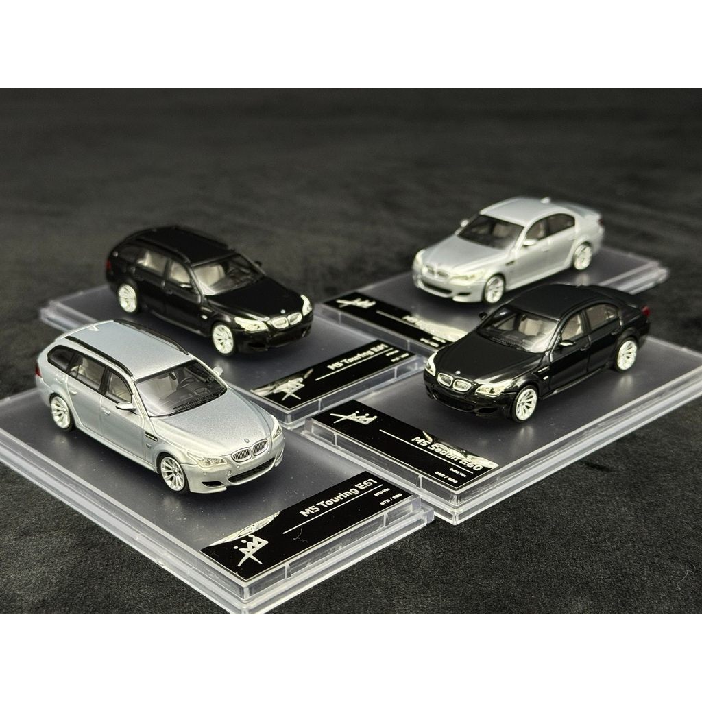 พร้อมส่ง [KING MODEL BMW M5 E60 เวอร์ชั่นช่องที่สาม+ถัง] 1: 64 Alloy MODEL 1.ใหม่เอี่ยมยังไม่ได้เปิด
