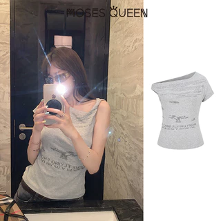 < MOSESQUEEN > เสื้อยืดแขนสั้นพิมพ์ลายตัวอักษรสำหรับผู้หญิง ดีไซน์ไหล่เอียงไม่สมมาตร เหมาะสำหรับการแต่งตัวทุกวันและวันหยุด #63657