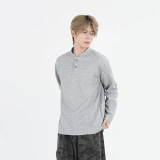 B&R รุ่นใหม่ เสื้อยืดแขนยาว การออกแบบปุ่ม เรียบง่ายและสะดวกสบาย สีทึบ เสื้อคู่