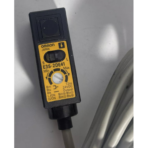 Omron E3S-2DE41 โฟโตอิเล็กทริคสวิตช์ใหม่ E3S2DE41 จัดส่งฟรี