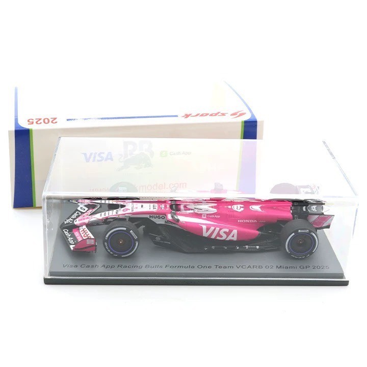 [ใหม่ในเดือนพฤษภาคม] Spark 1/43 Little Red Bull VCARB 02 Hajar 2025 Miami GP Pink Bull ทาสีพิเศษ ใหม